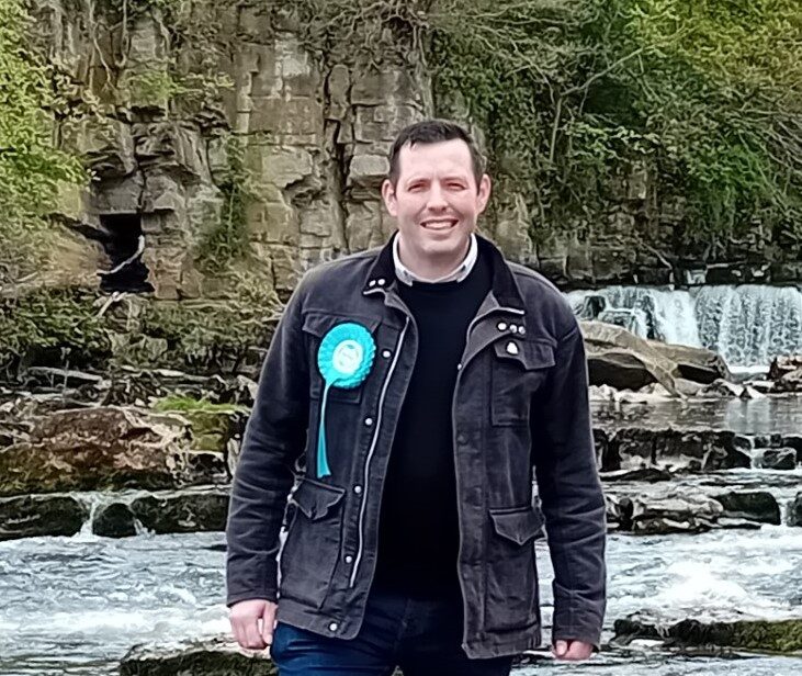 Lee Taylor on rocks